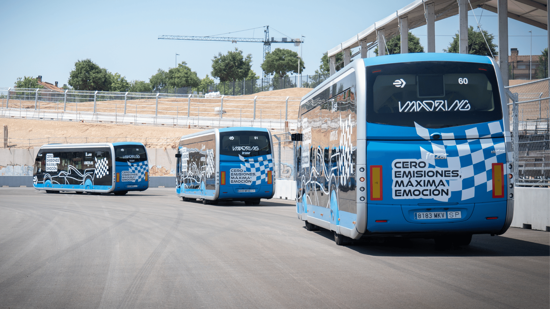 Tres de nuestros autobuses eléctricos Irizar e-mobility ie tram, haciendo el circuito de MADRING
